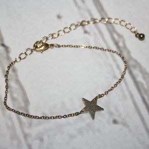 Beautiful gold star adjustable bracelet 7-10"
